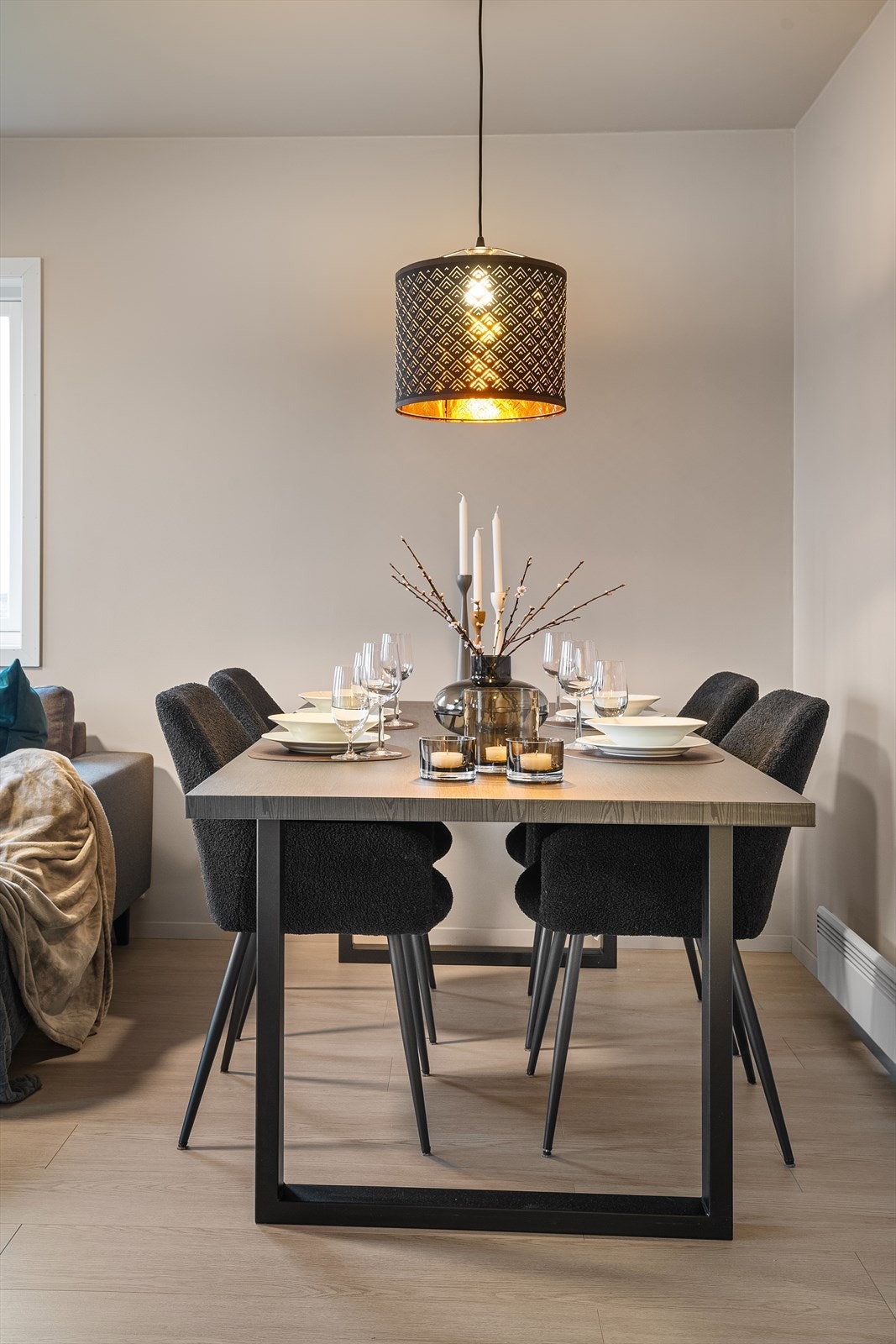 Plass for romslig spisebord. Galleribilde