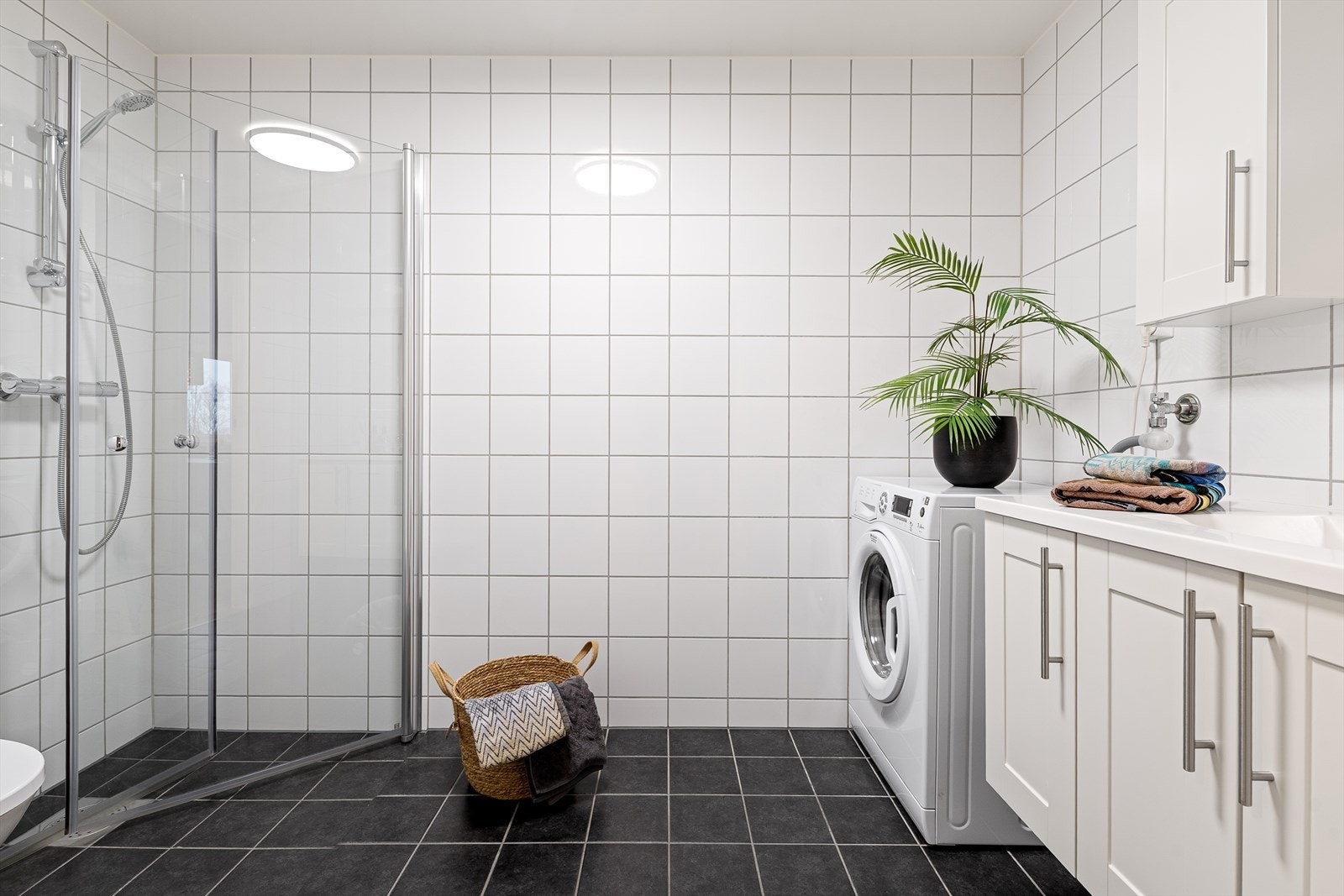 Helfliset bad med varme i gulv. Galleribilde