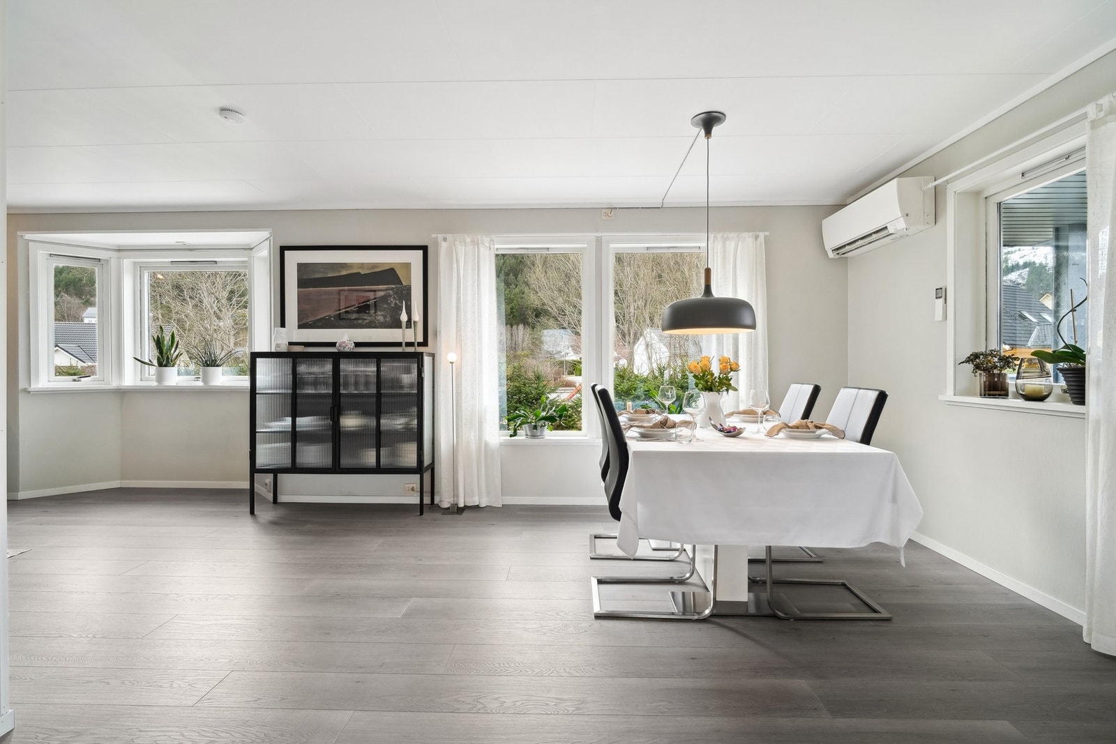 Varmepumpen holder en jevn temperatur i boligen året rundt. Galleribilde