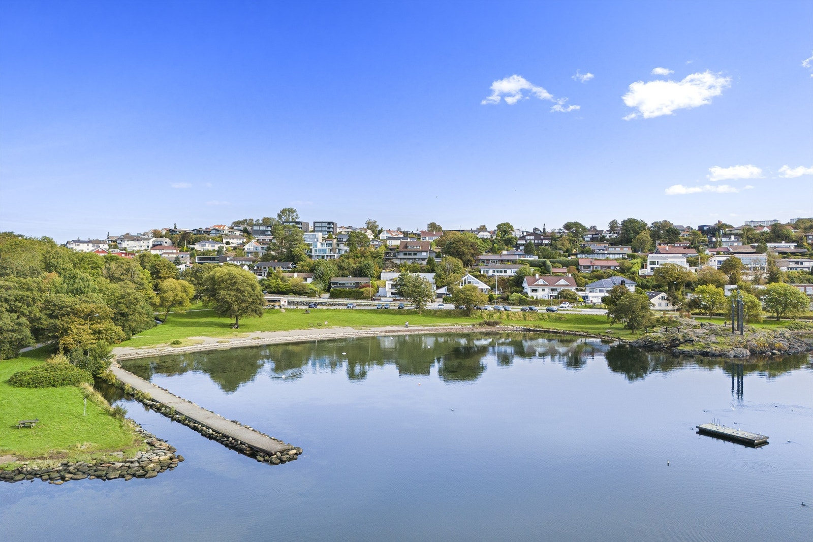 Møllebukta - et flott friområde/badeplass, kjekt for store og små! Galleribilde