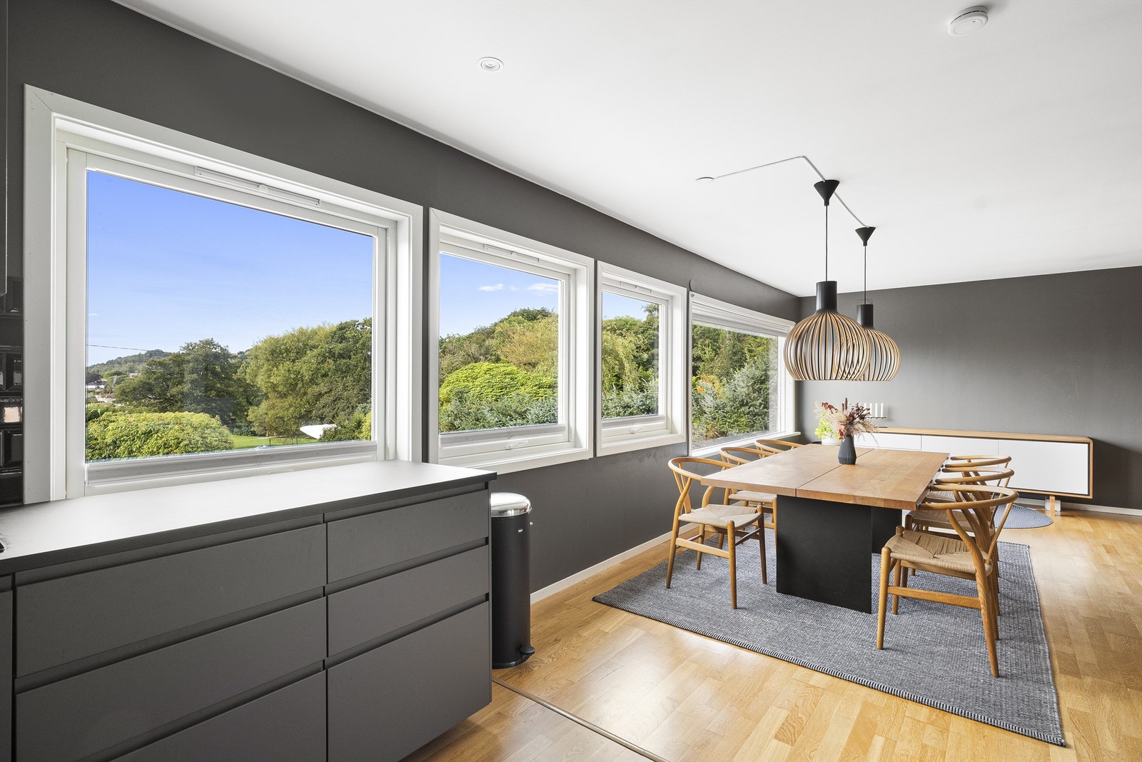 God plass til spisebord. Galleribilde