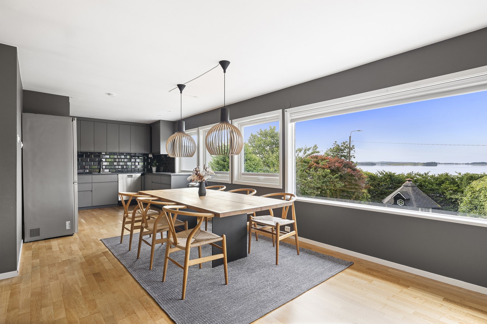 Åpen stue - og kjøkkenløsning. Galleribilde