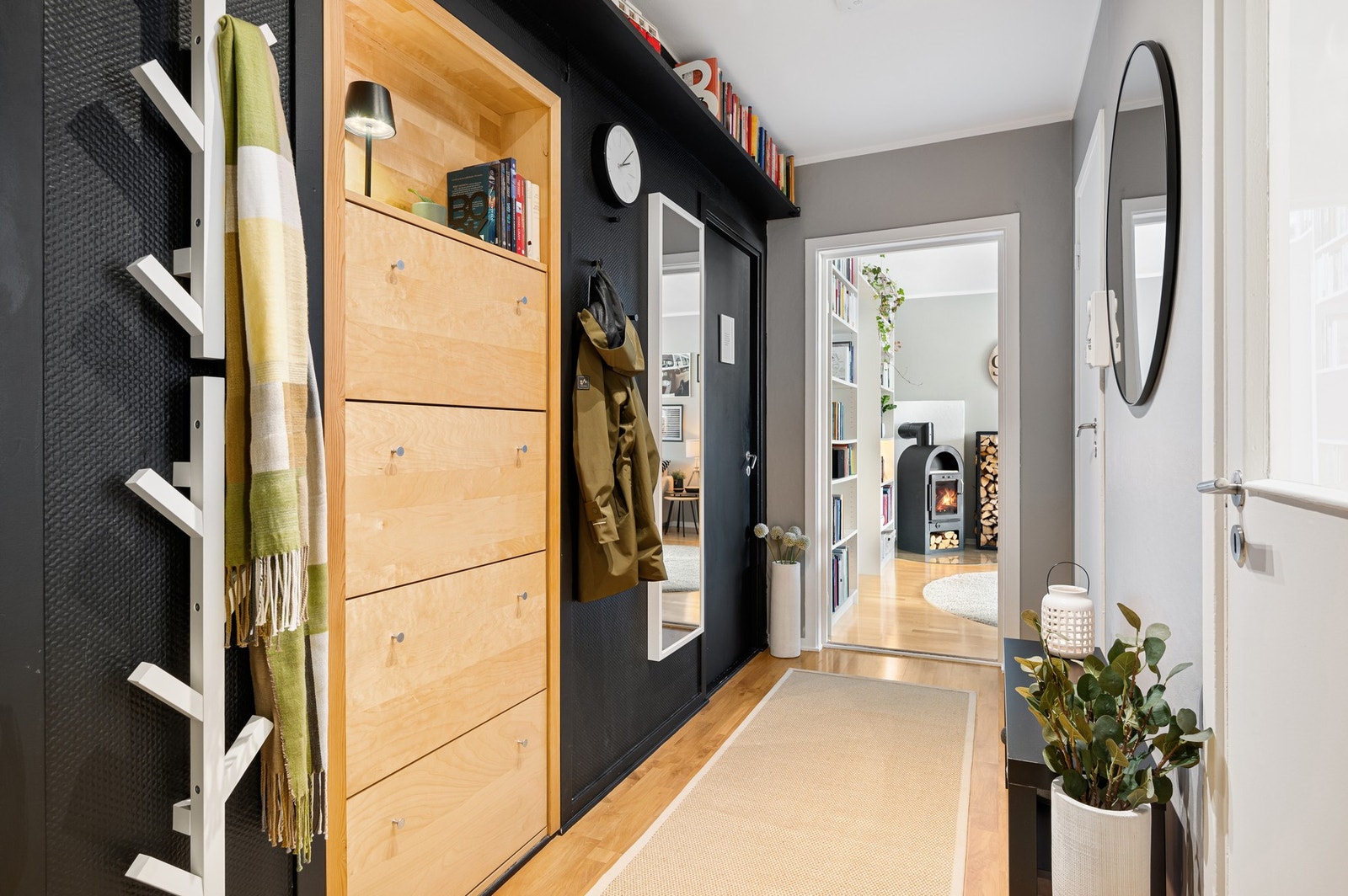 Romslig entré på 6,2m². Galleribilde