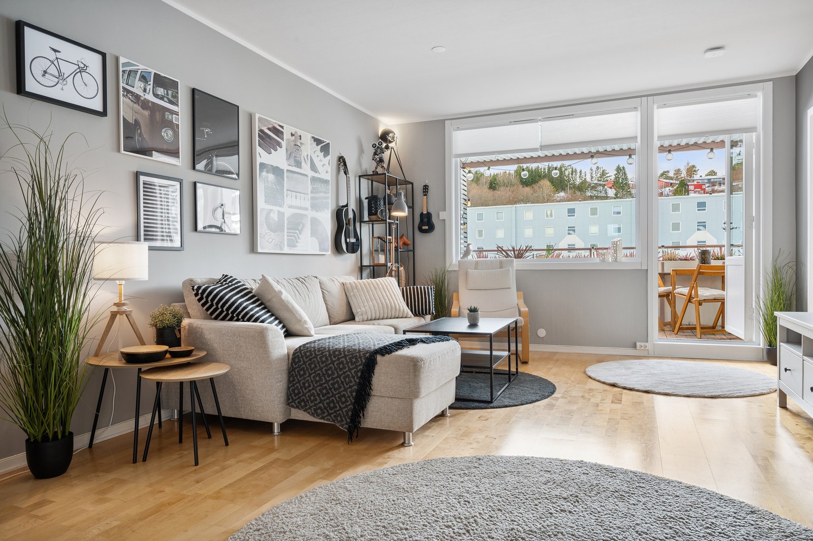 Romslig stue på 21,6m² med ypperlige møbleringsmuligheter. Galleribilde