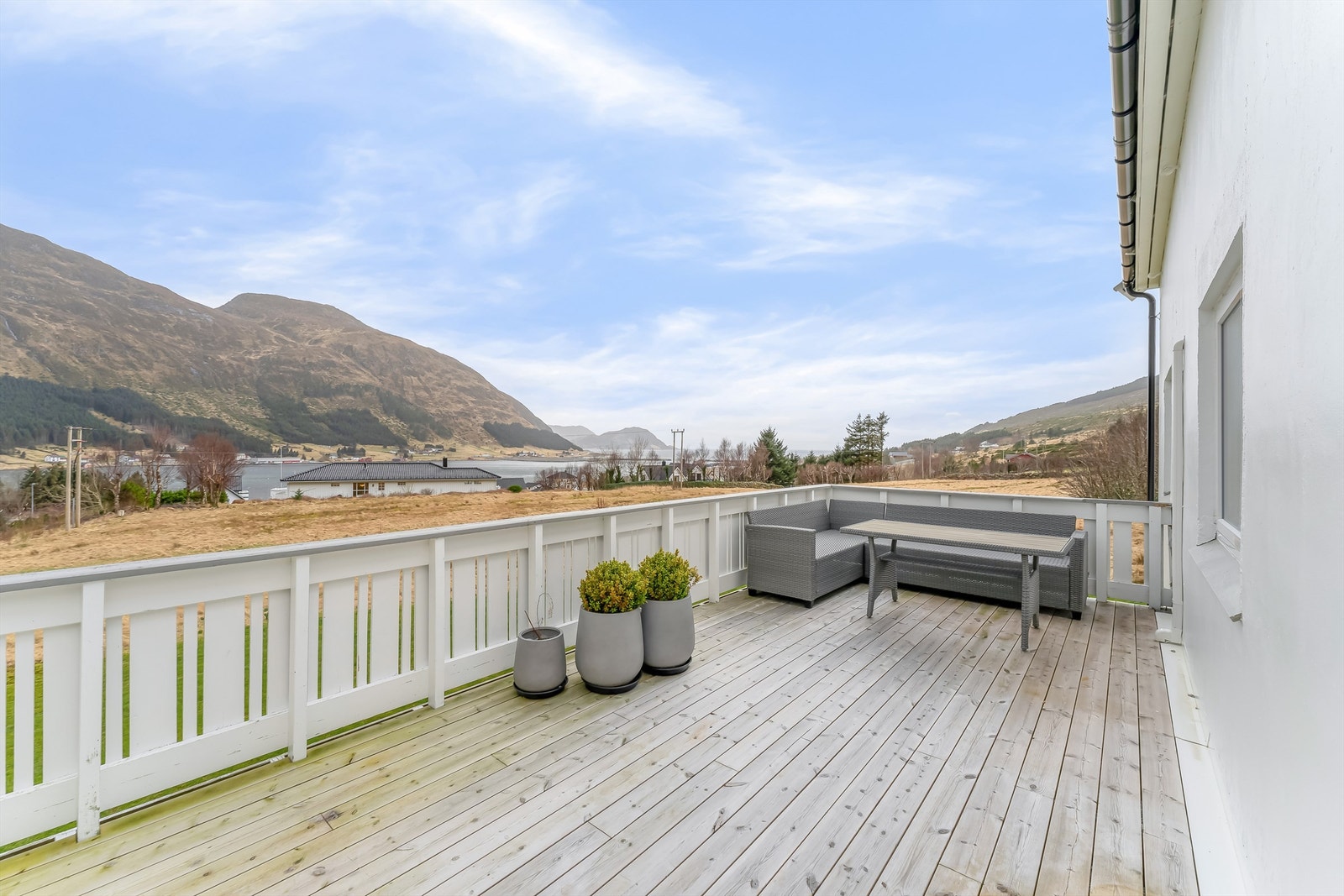 Fantastisk utsikt fra veranda. Galleribilde