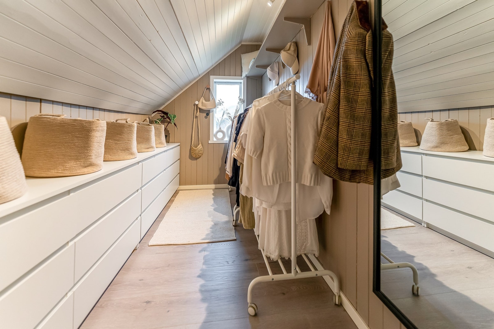 Soverom brukt som walk-in. Galleribilde