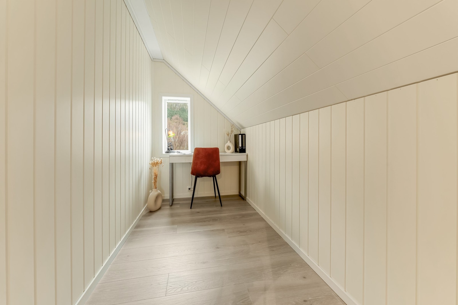 Mulighet for kontorplass i enden av gangen. Galleribilde