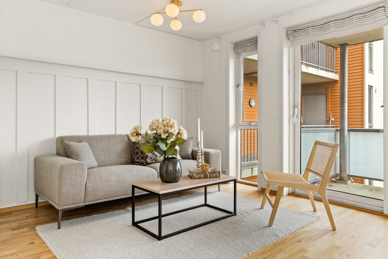 Fra stuen er det utgang til en balkong med god plass. Galleribilde