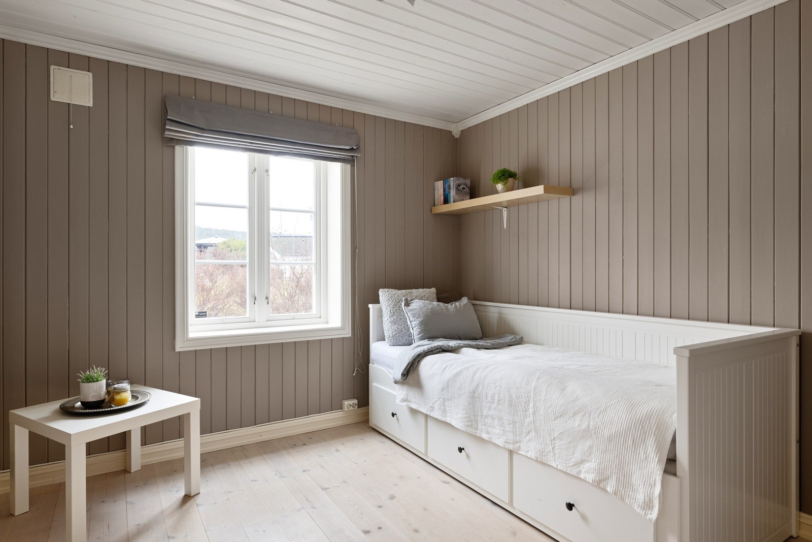 Soverom i 1. etasje i gammel del. Galleribilde