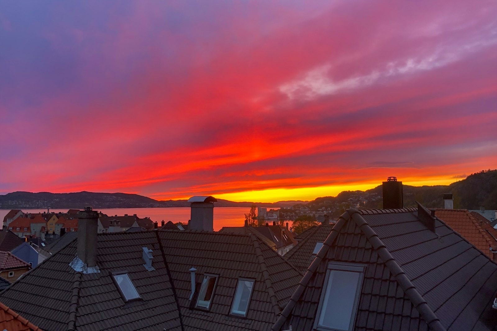 Det er gode solforhold, og om kvelden kan du se solen gå ned over Askøy! Galleribilde