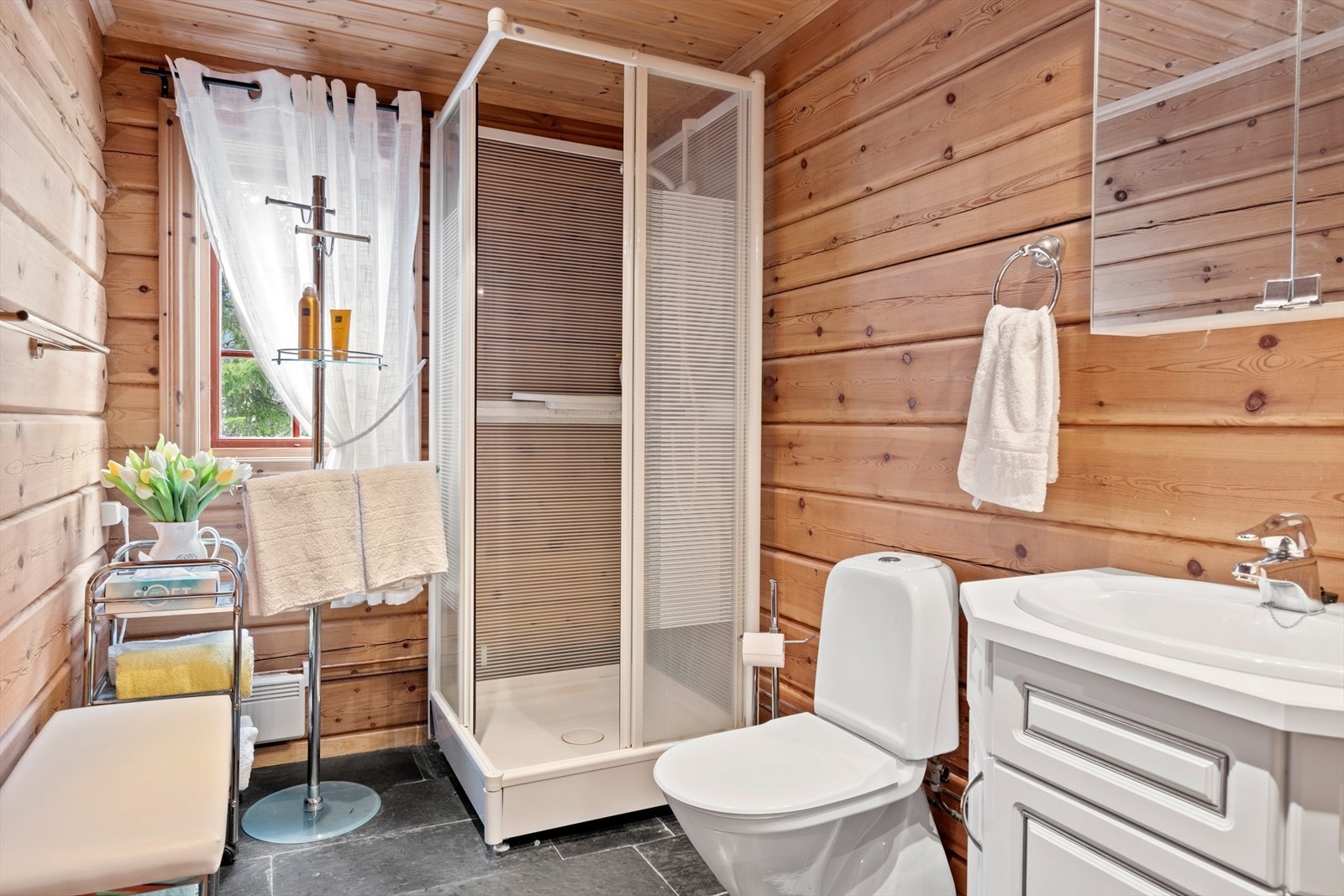 Bad med god hyttestandard. Galleribilde