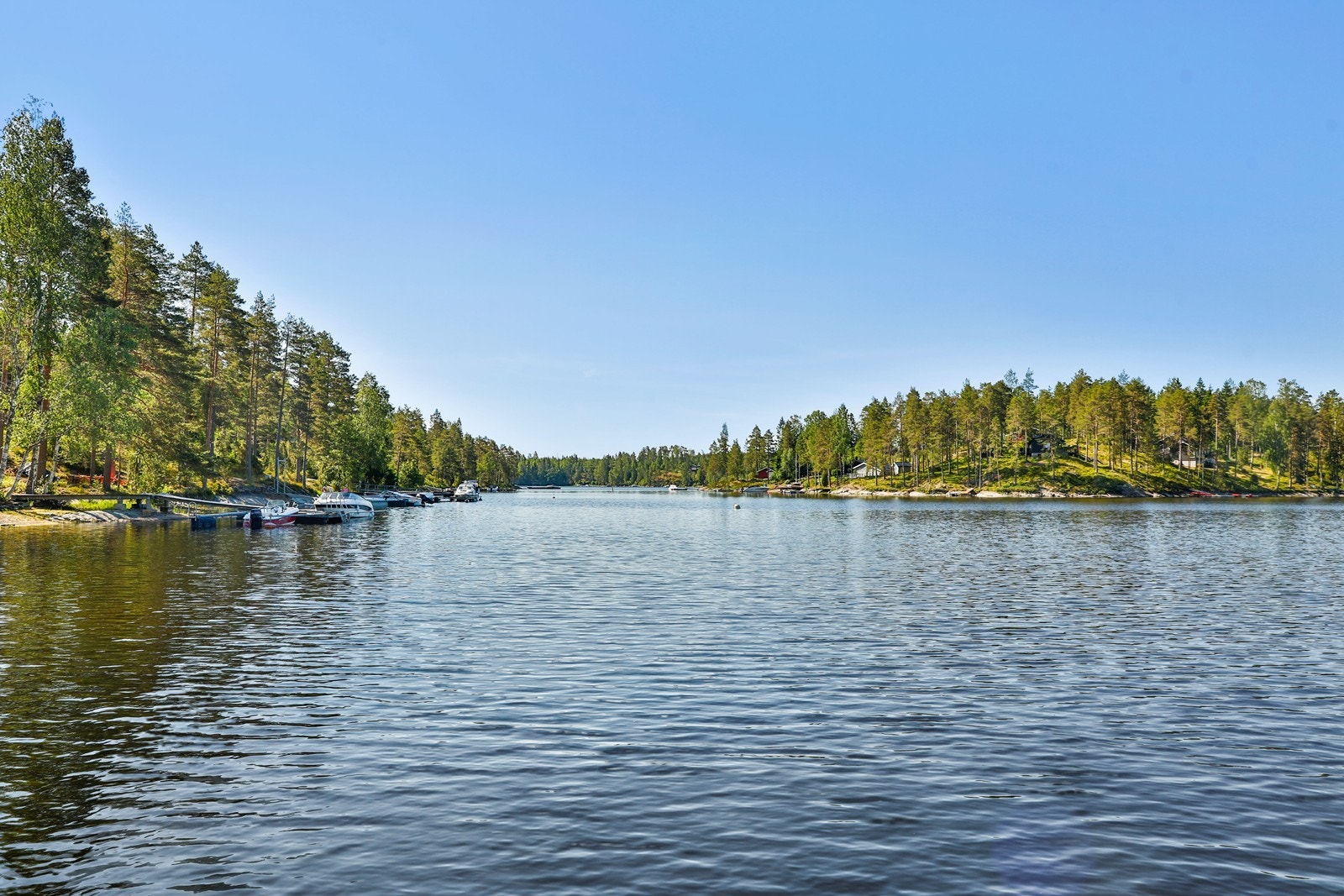 Utsikten fra brygga og sørover Stora-Lee. Galleribilde