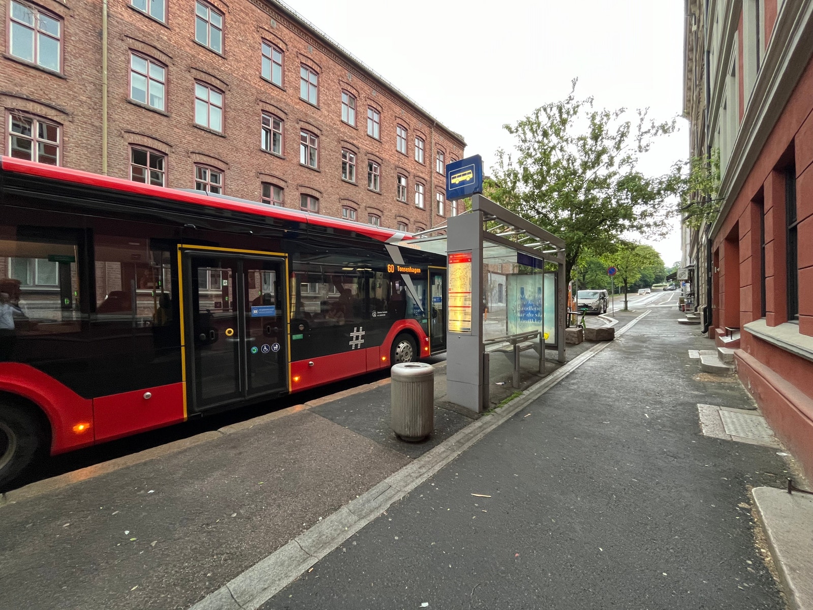 Kort vei til både buss og t-bane Galleribilde