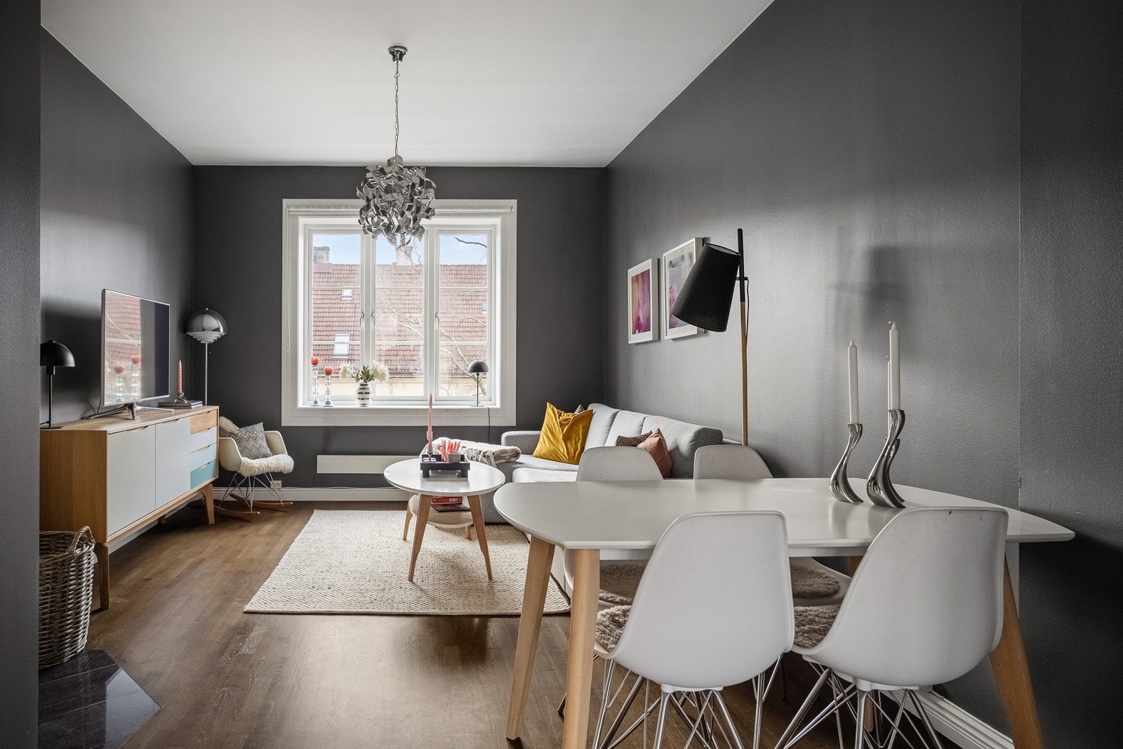 4. et: Lekker moderne peisinnsats med glassfront. Galleribilde