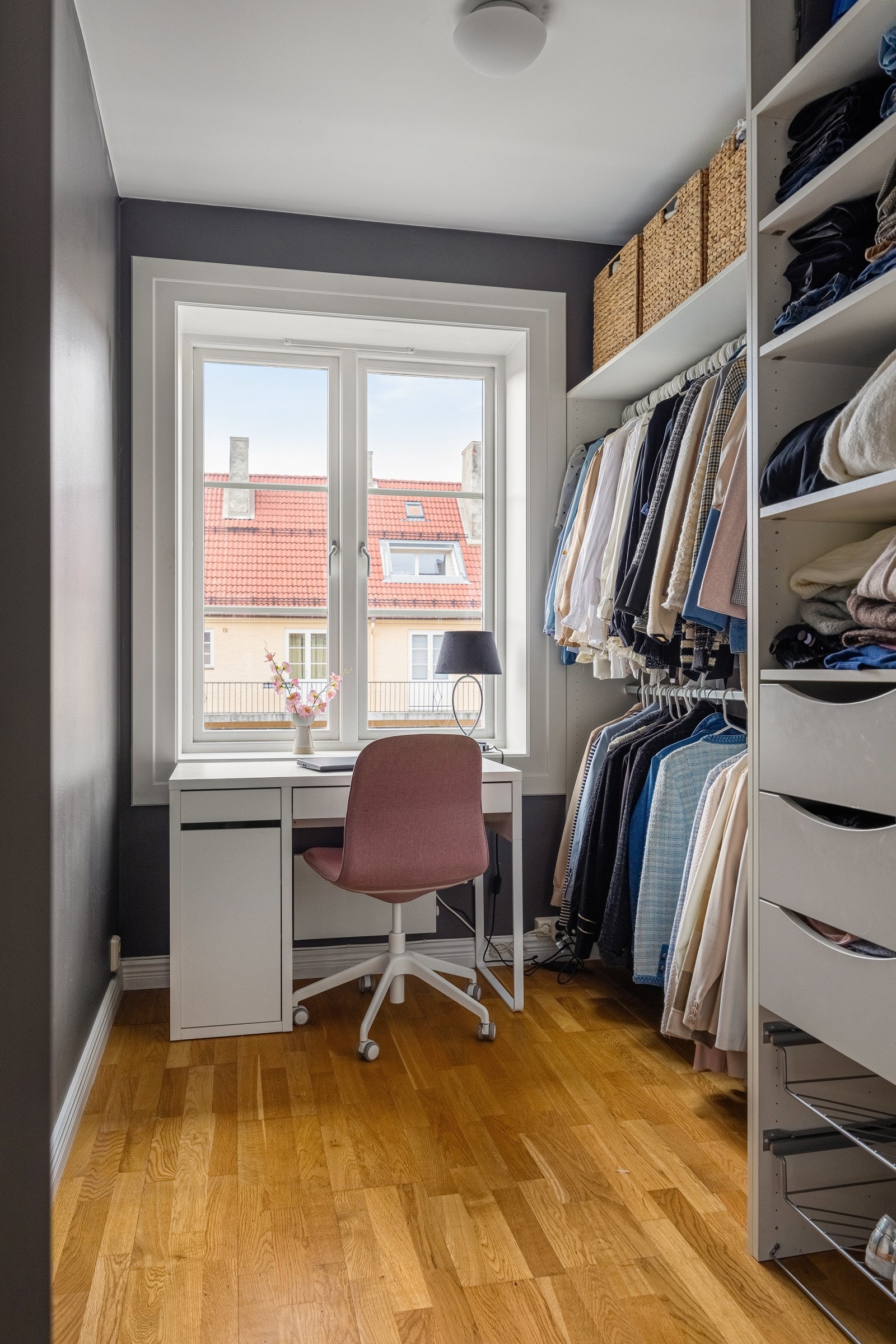 4. et: Soverom med rikelig skapplass. Galleribilde