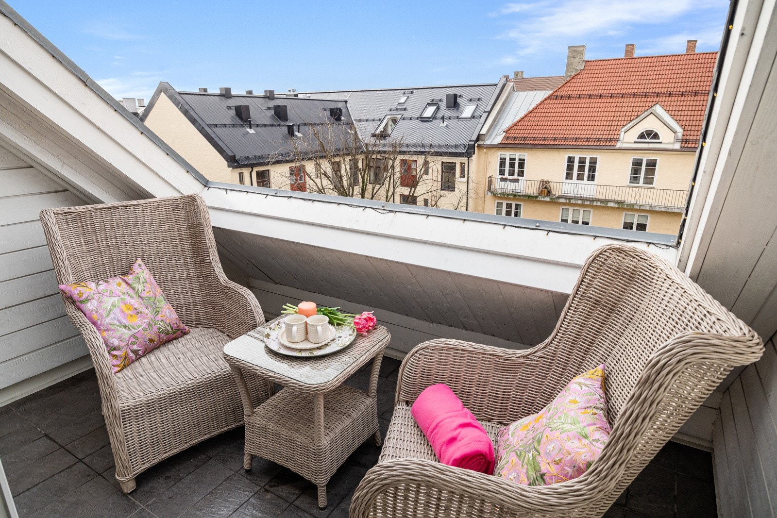 Loftsetasje: Solrik vestvendt takterrasse. Galleribilde