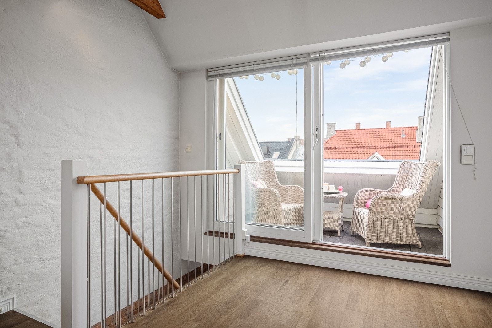 Loftsetasje: Loftstue med skyvedør ut til takterrasse. Galleribilde