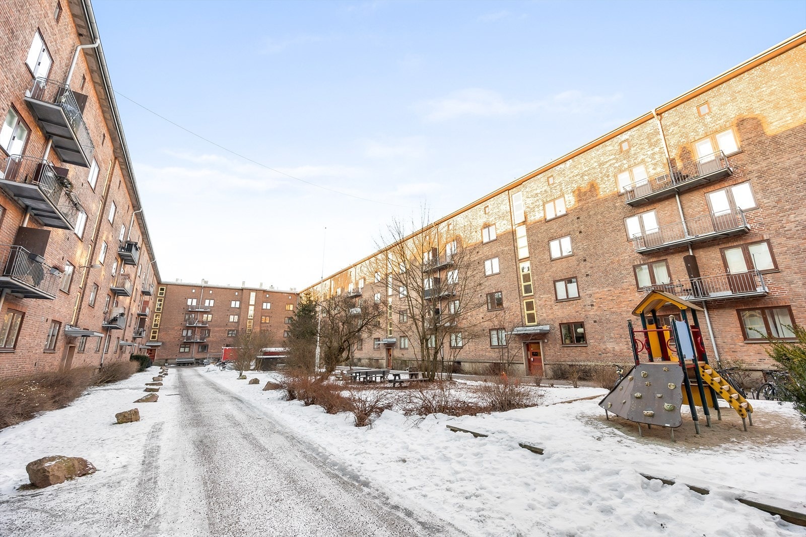 Sameiet har flotte fellesområder tilrettelagt for store og små, med mulighet for grilling Galleribilde