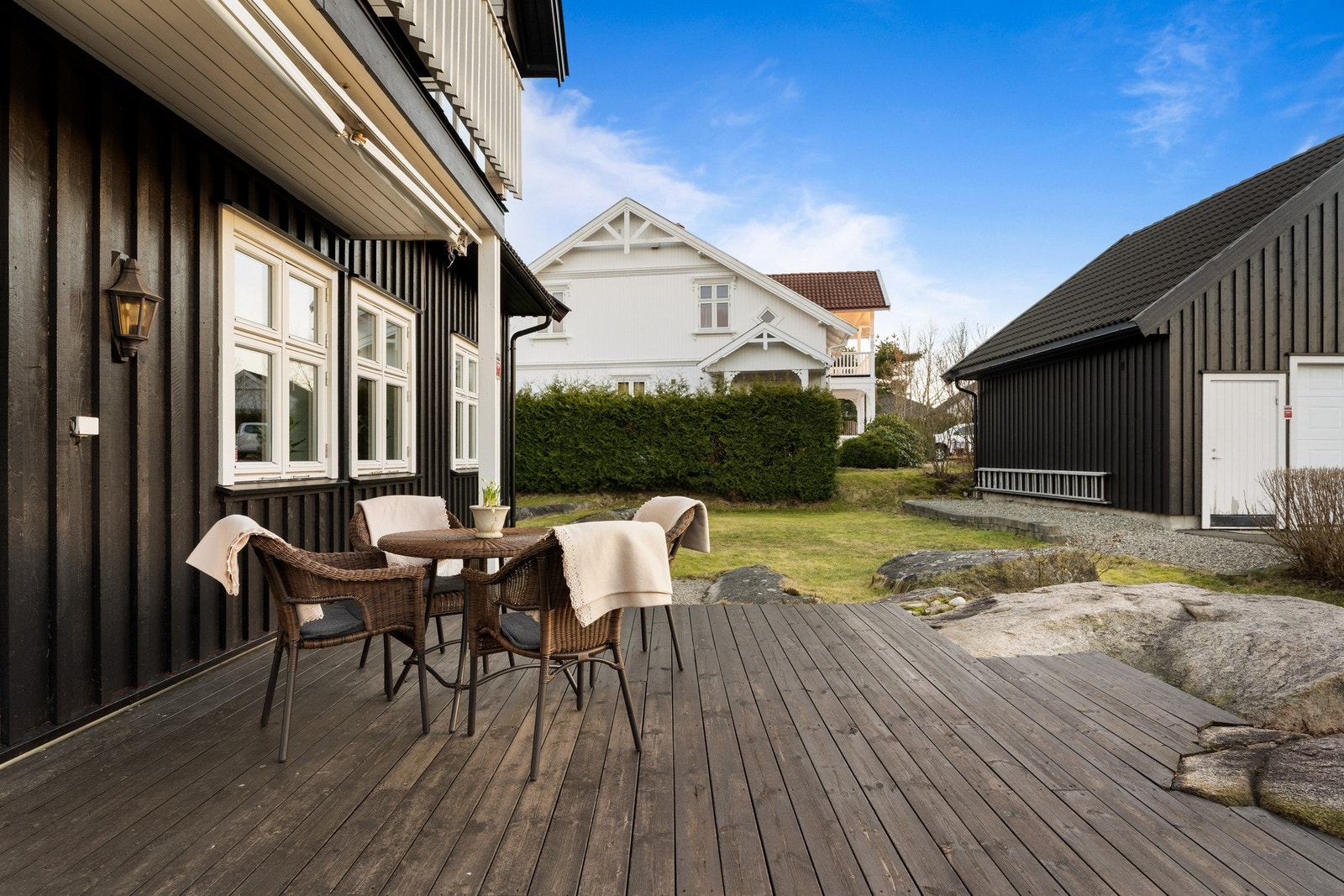 Fine uteplasser med lite innsyn. Galleribilde