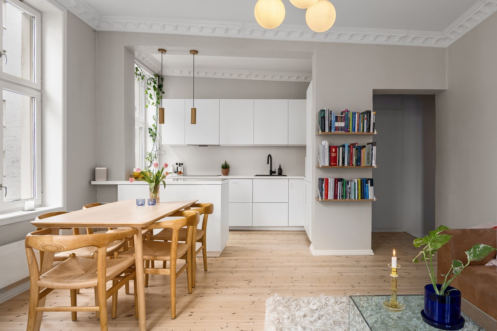 Klassiske detaljer, originale tregulv og kjøkken fra 2022 Galleribilde