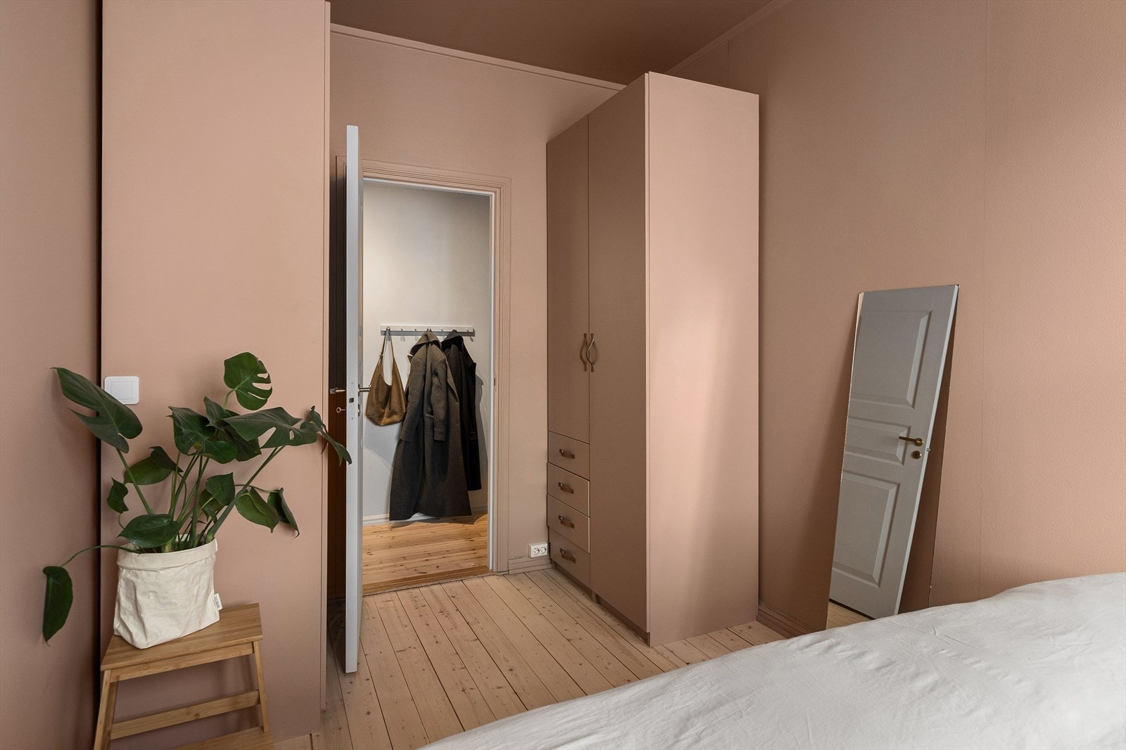 Her er det god med skapplass Galleribilde