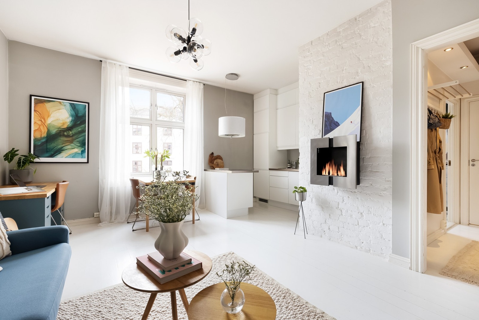 En stilfull biopeis på veggen sørger for ekstra hygge på kveldene. Galleribilde