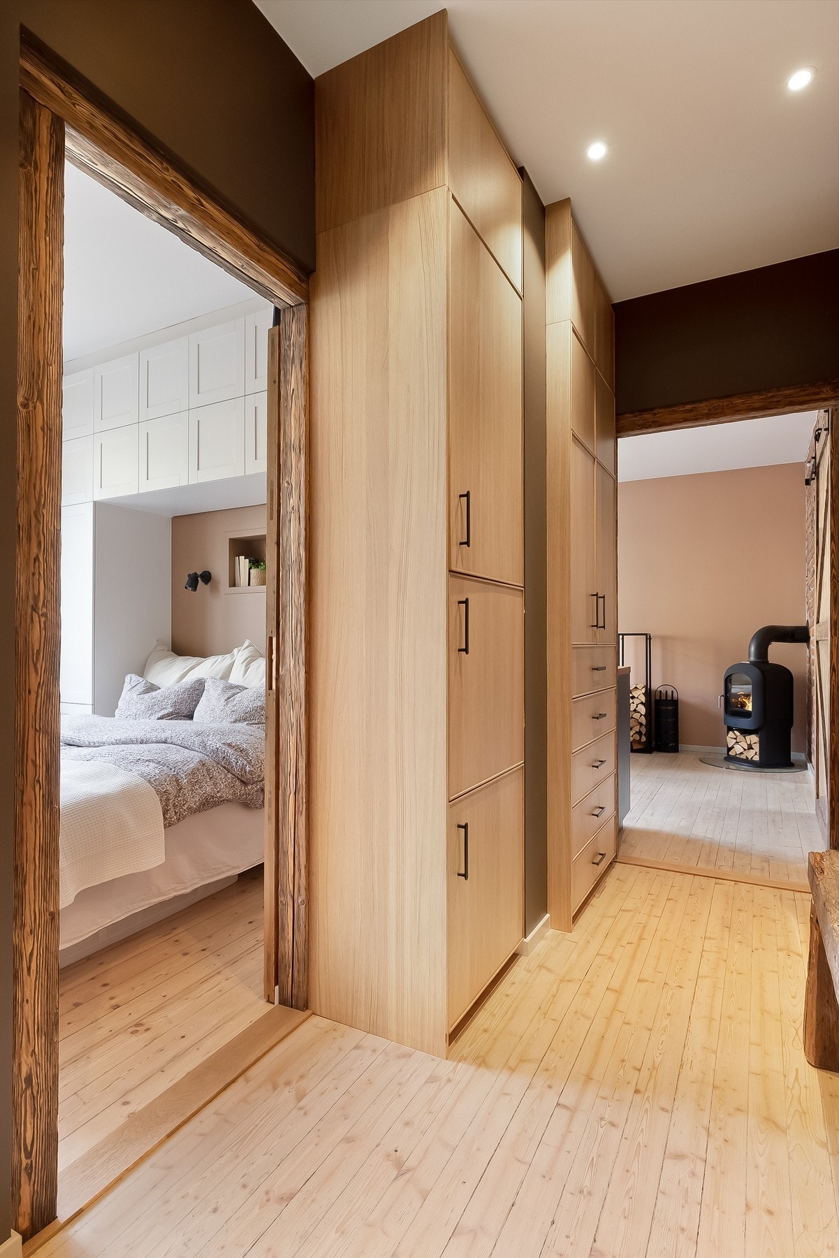 Legg merke til det originale gulvet som går igjen i hele leiligheten - med unntak av badet naturligvis. Galleribilde