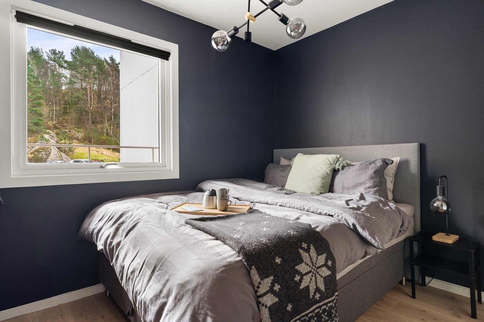 Et romslig soverom som måler 7,80 m². Galleribilde