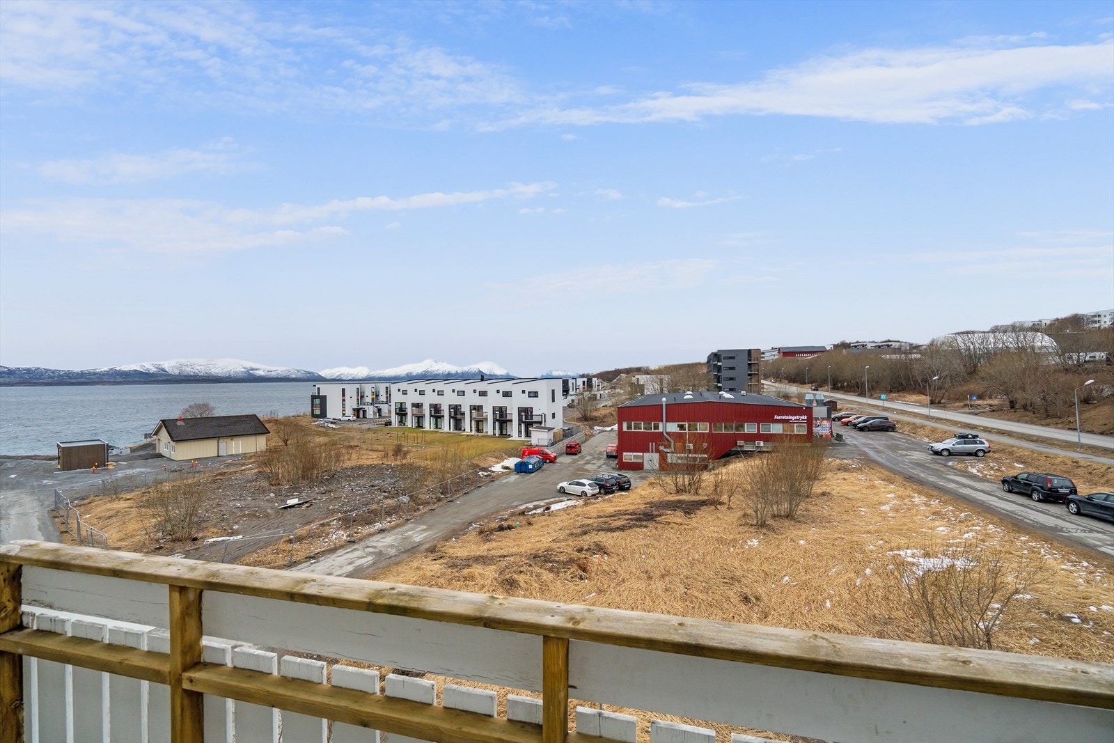 Utsikt fra balkong mot sørvest. Galleribilde