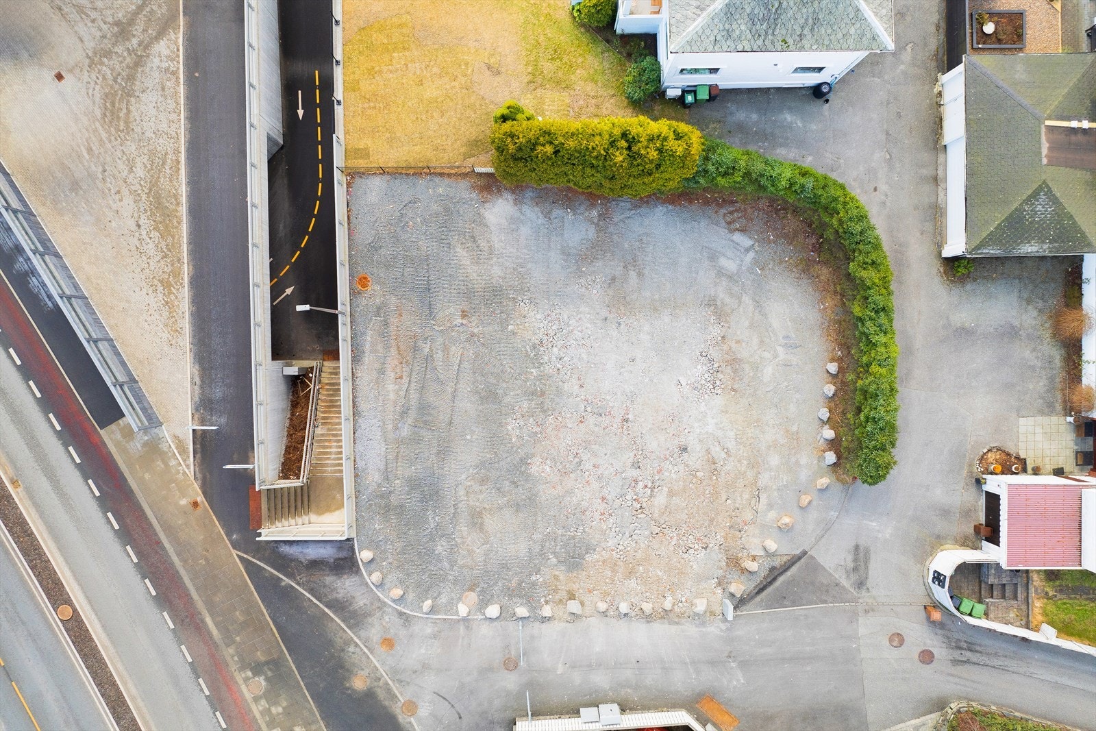 Planert, byggeklar tomt uten byggeklausul Galleribilde