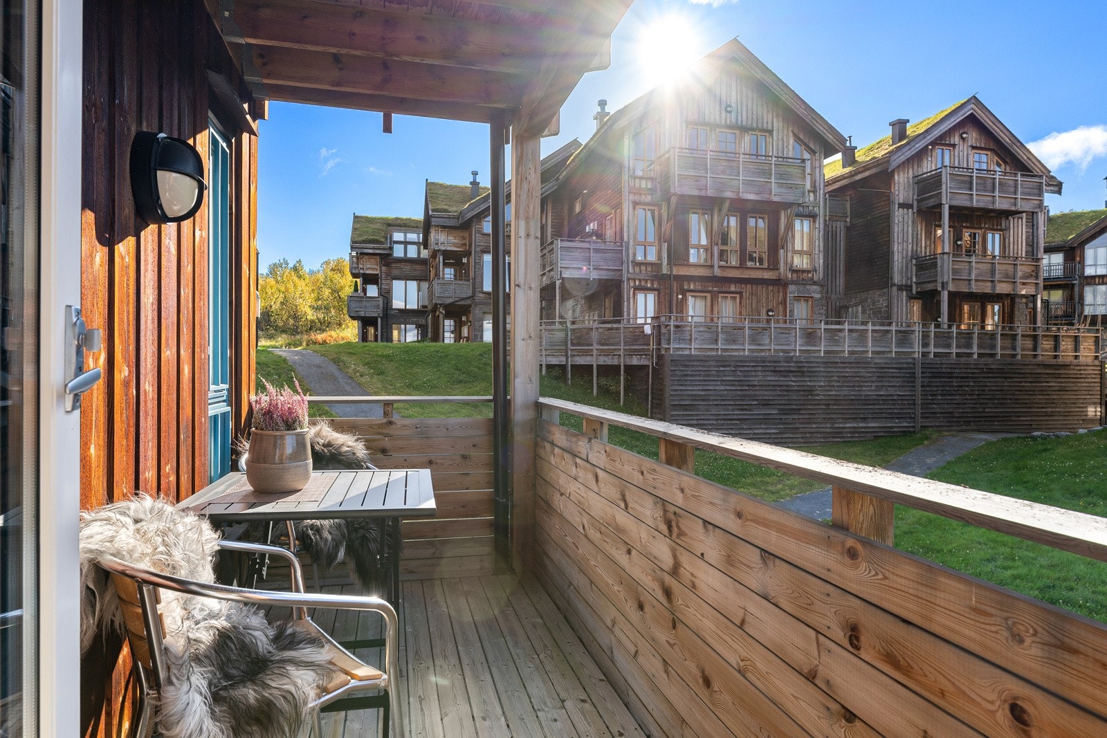 Nyt kaffen i solveggen Galleribilde