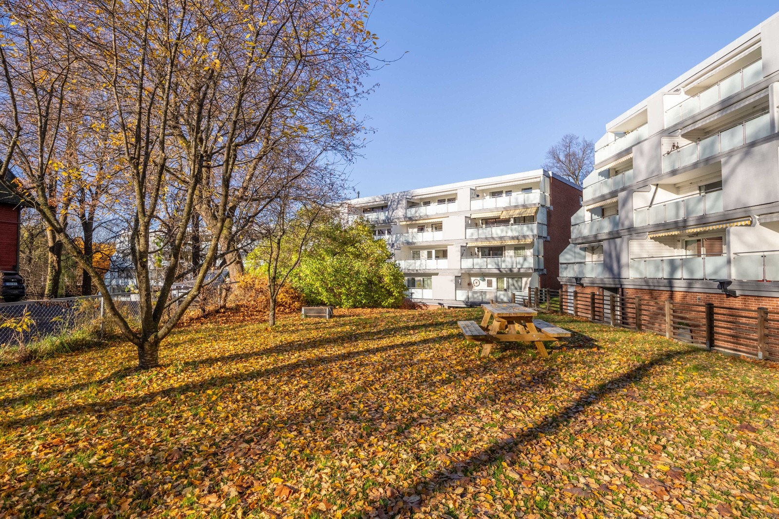 Sameiet består av 48 boligseksjoner og 1 garasjeseksjon. Galleribilde
