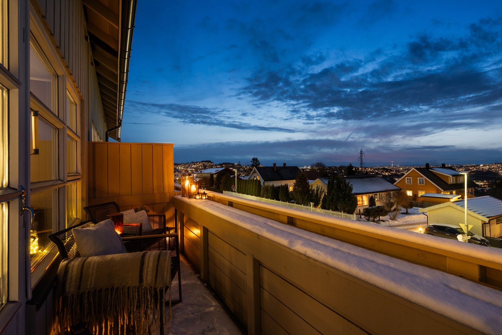 EIE eiendomsmegling ved Yasin Unal har gleden av å presentere Nedre Flatåsveg 474 ? en lys og innbydende andelsleilighet over to plan. Galleribilde