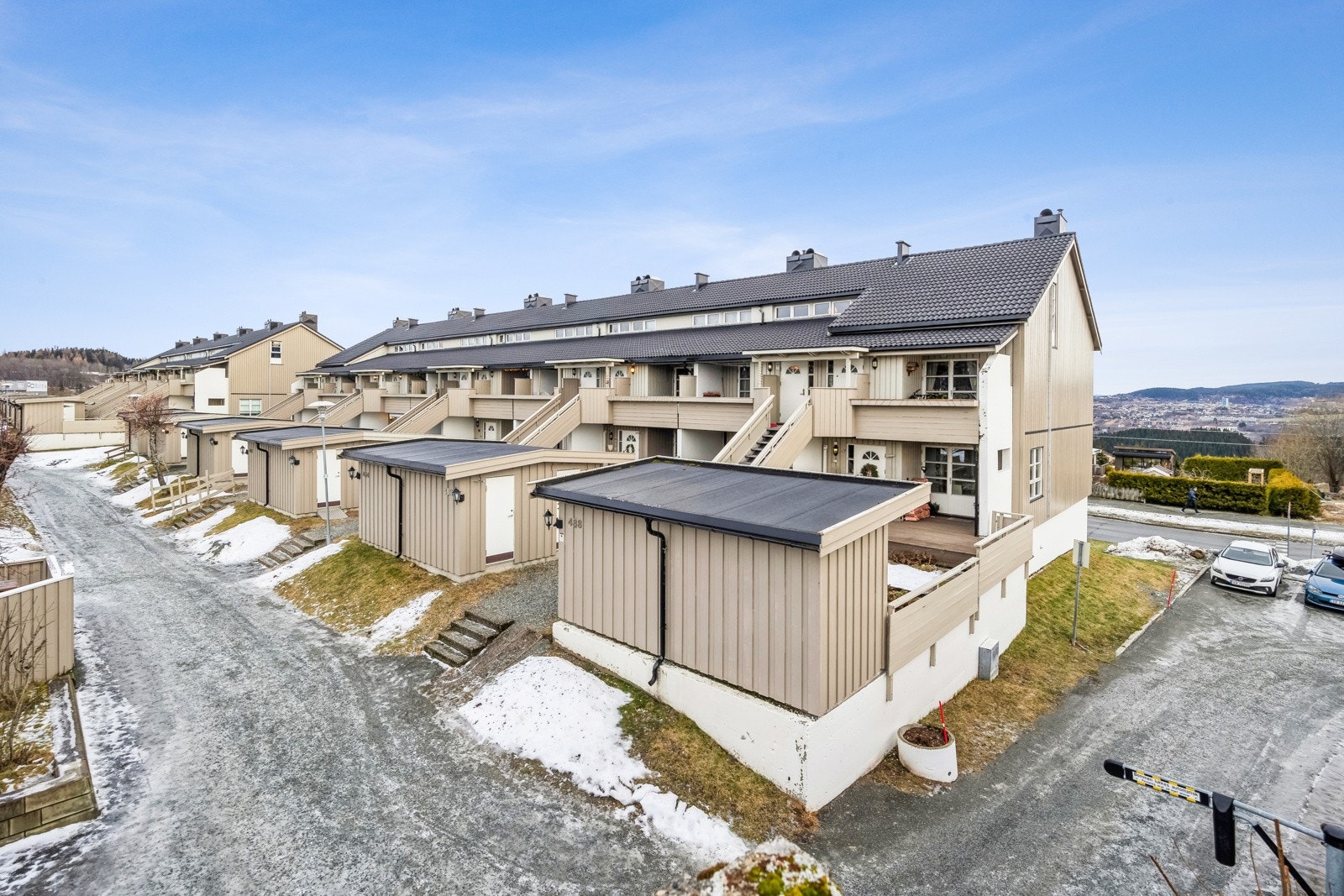 Boligen ligger i et attraktivt og familievennlig nabolag på Flatåsen. Galleribilde