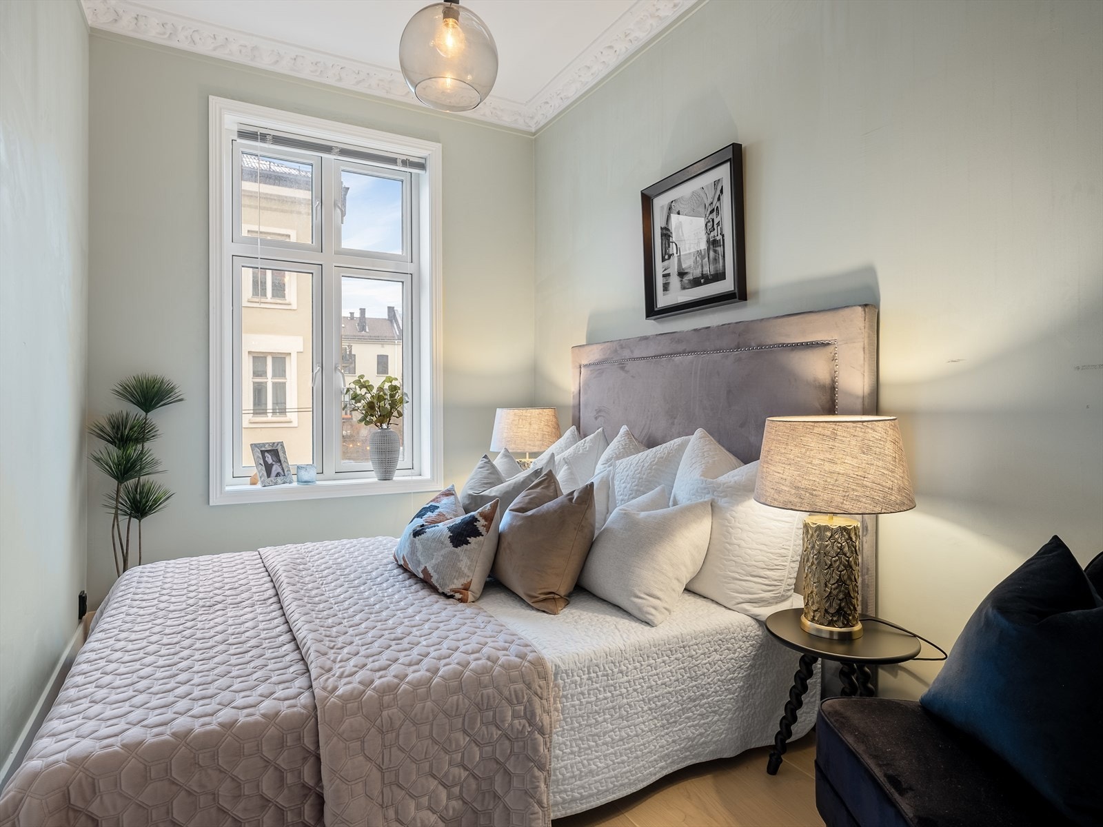 Leiligheten har en praktisk og fin planløsning med to gode soverom. Galleribilde