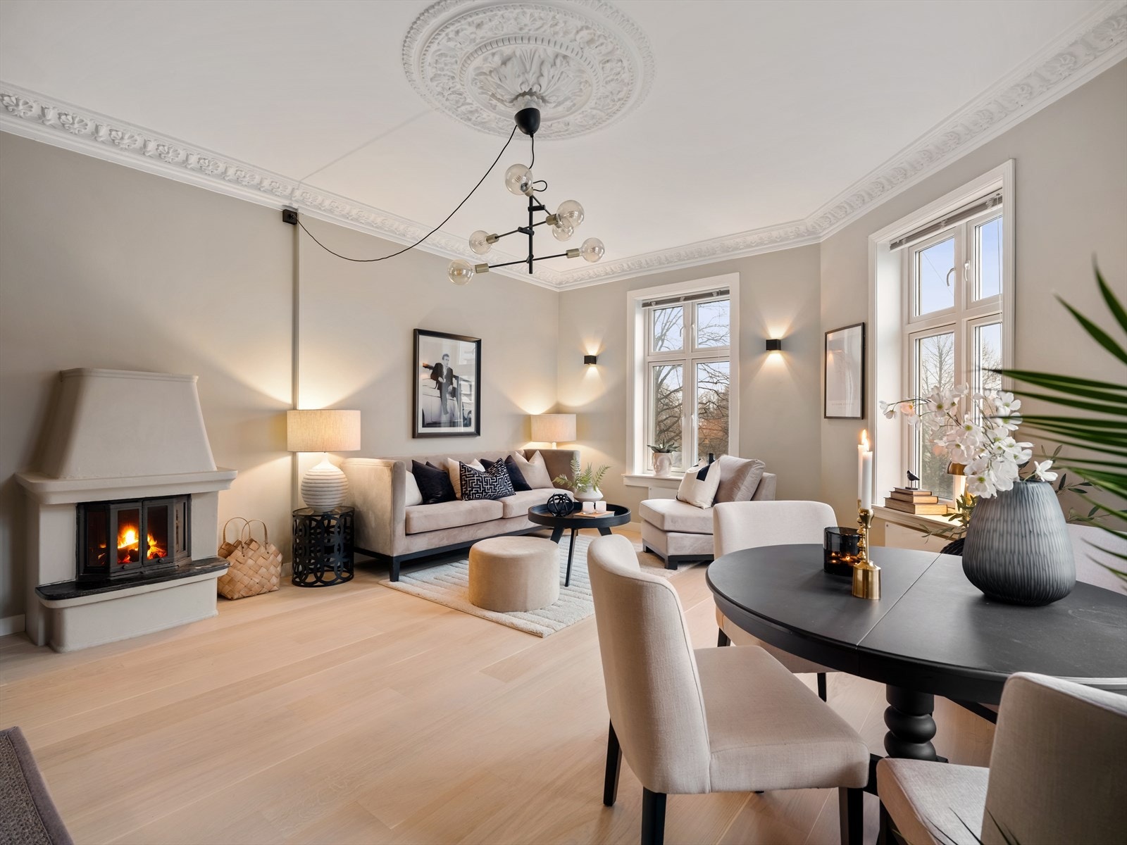 Sisilie Berg v/Nordvik Frogner har gleden av å presentere Vogts gate 31B. En meget pen hjørneleilighet med klassiske detaljer i en vakker og ærverdig Torshovgård. Galleribilde