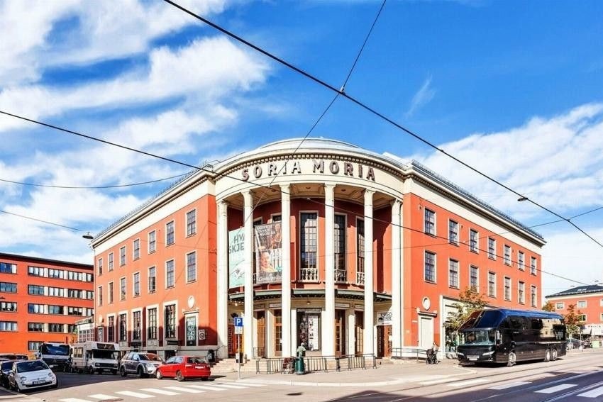 I området finner man bl.a Soria Moria, som er et samlingspunkt i bydelen. Galleribilde