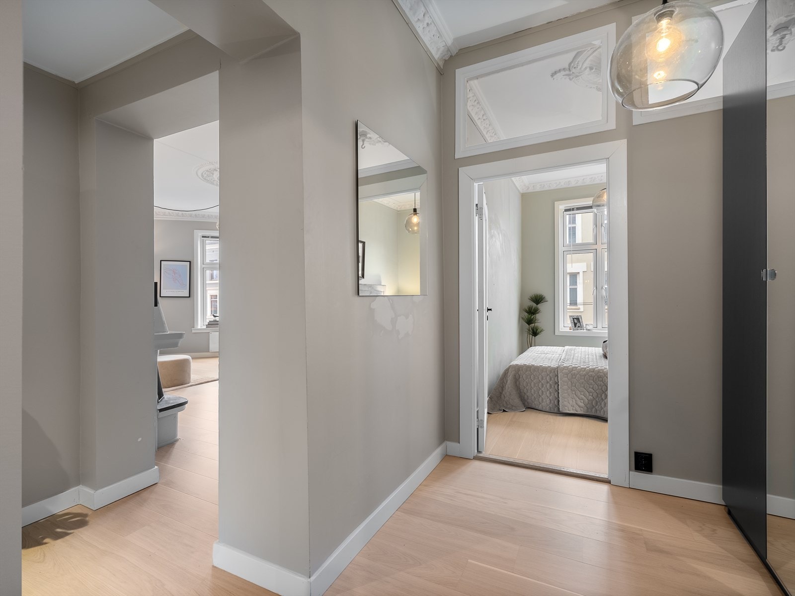 Alle rommene er malt i lyse og tidsriktige farger. Galleribilde