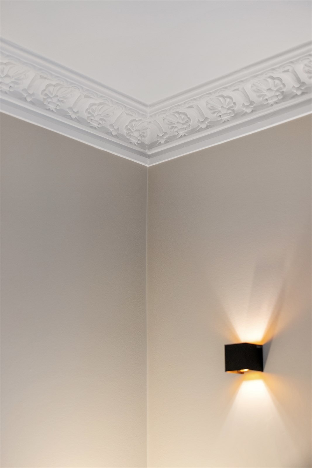 Klassisk stukkatur i taket. Galleribilde