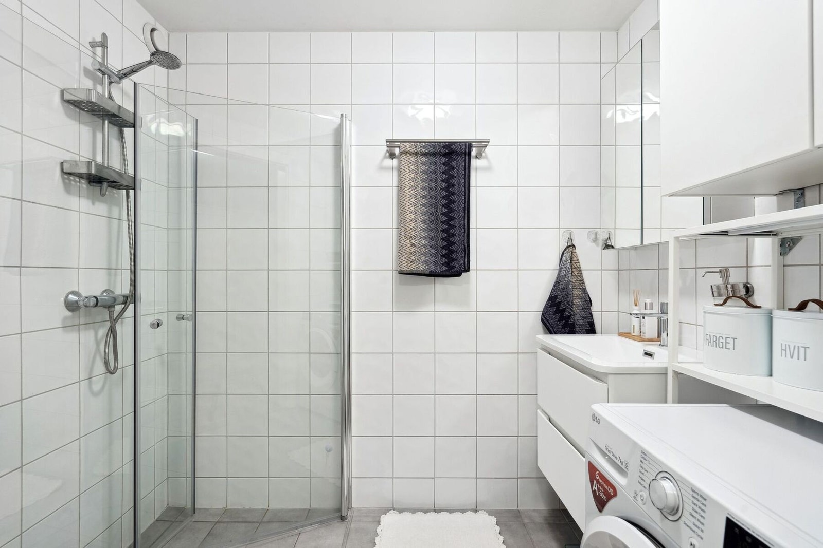 Lyst og romslig bad Galleribilde