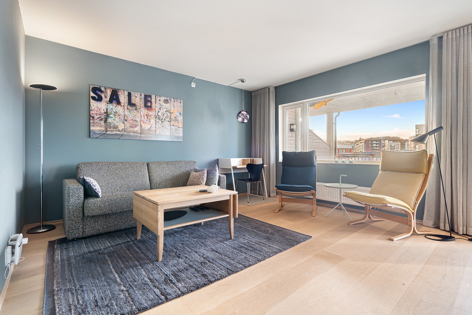 Stuen er på 27 kvm med god plass til ønsket møblement. Galleribilde