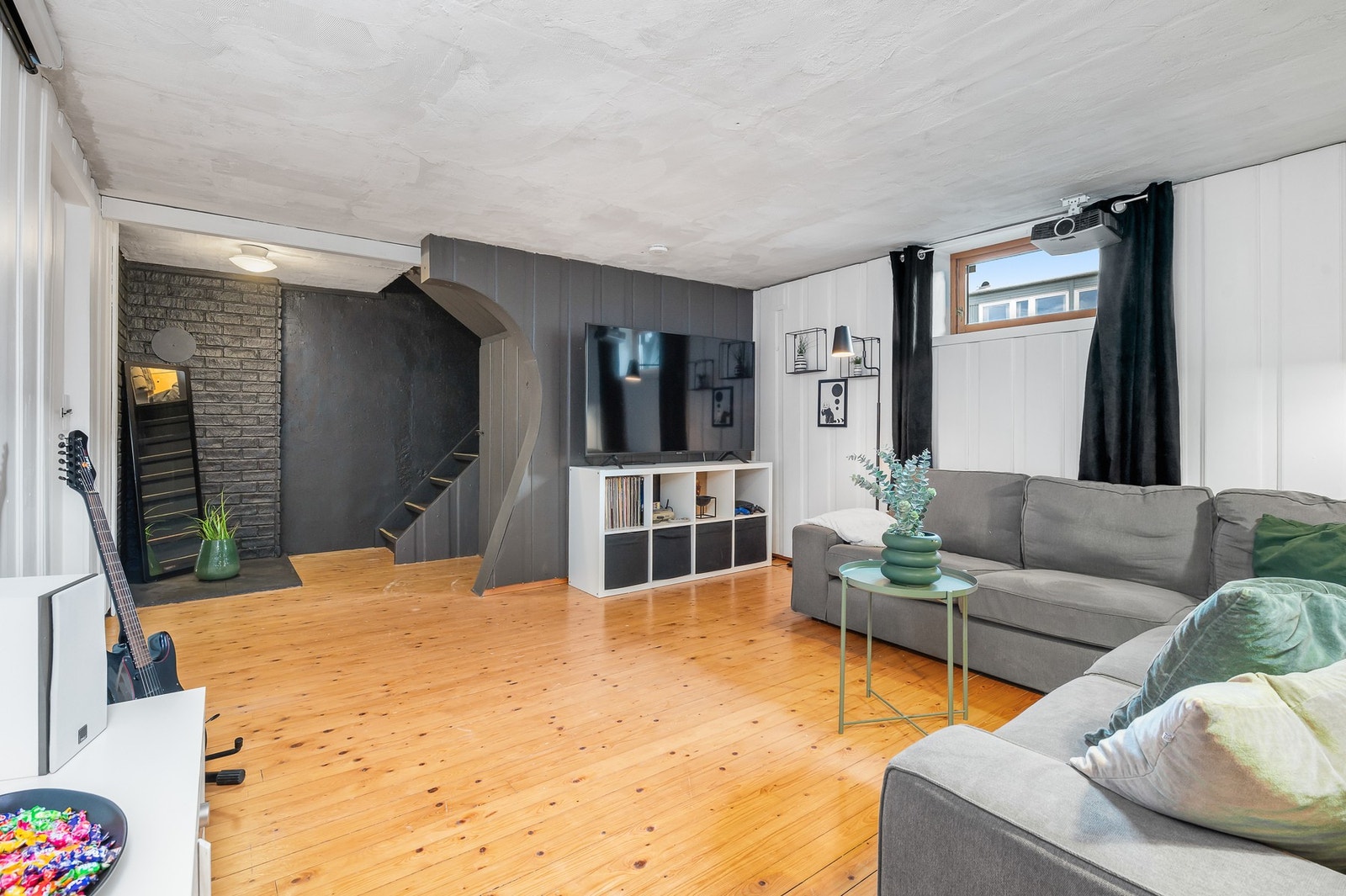 Her er det god plass til sofakrok, gamingbord etc. Galleribilde