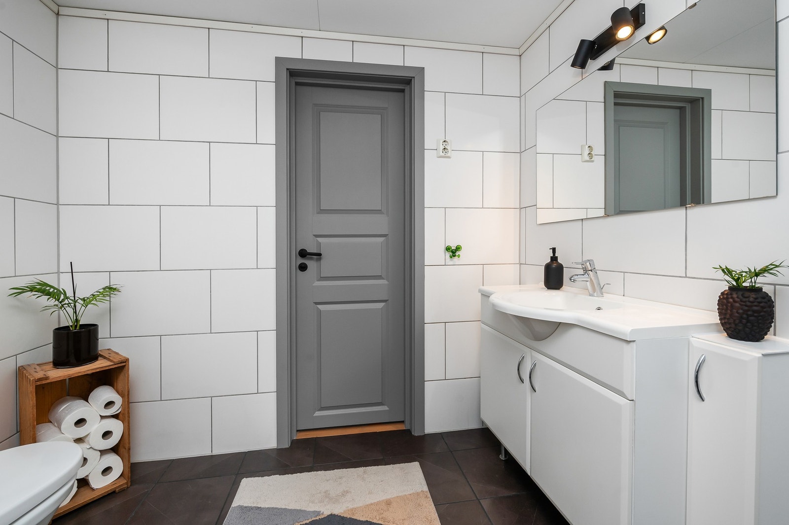 Badet fremstår som pent og moderne. Galleribilde