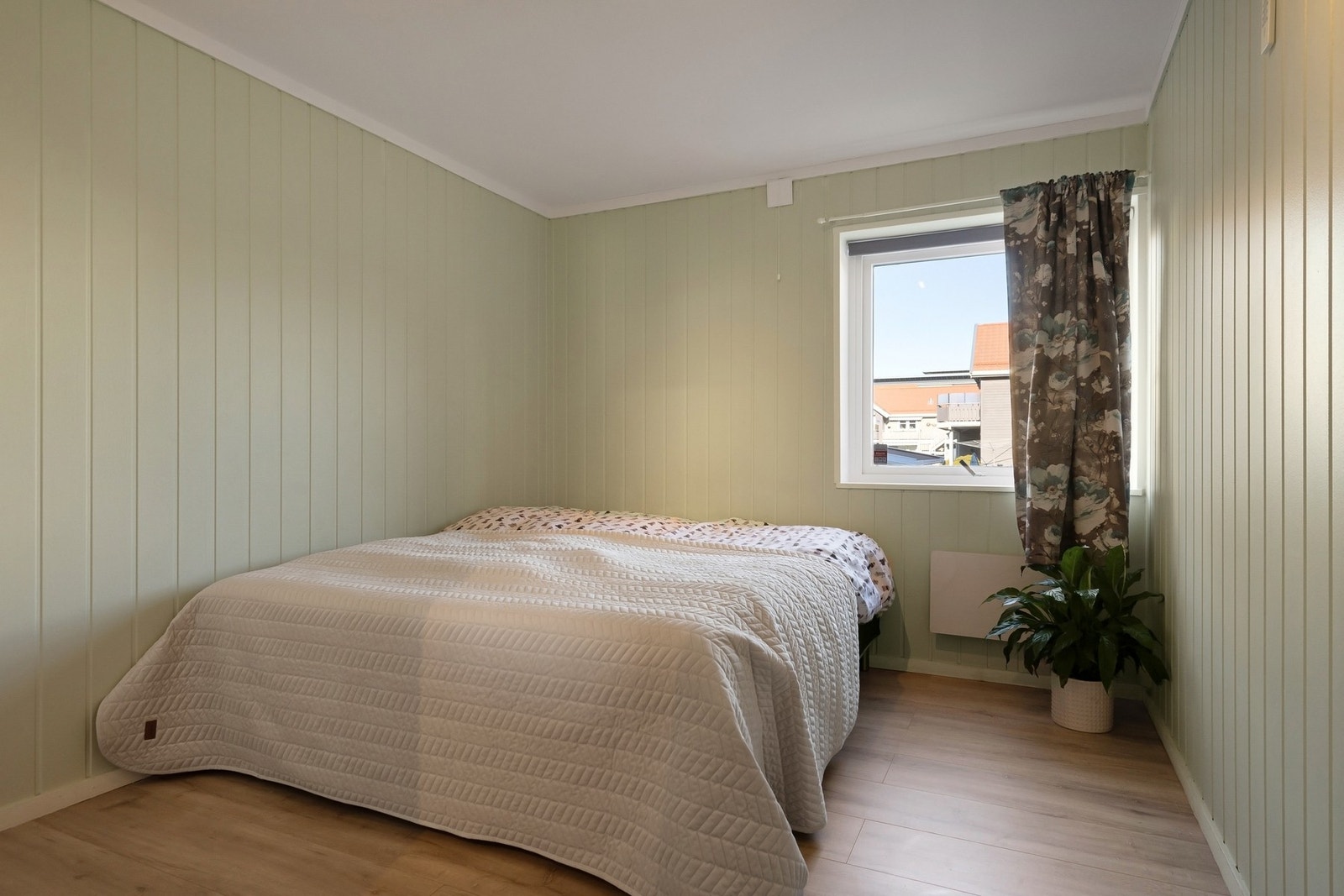 Hovedsoverom. Det er to soverom i leiligheten. Galleribilde