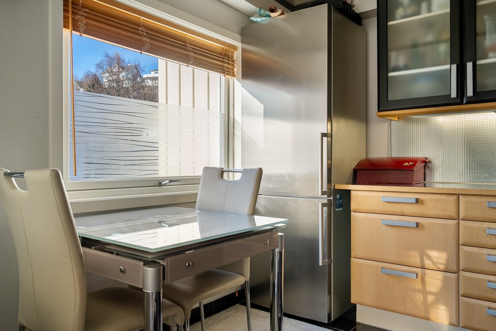 Plass til en liten spisegruppe på kjøkkenet. Galleribilde