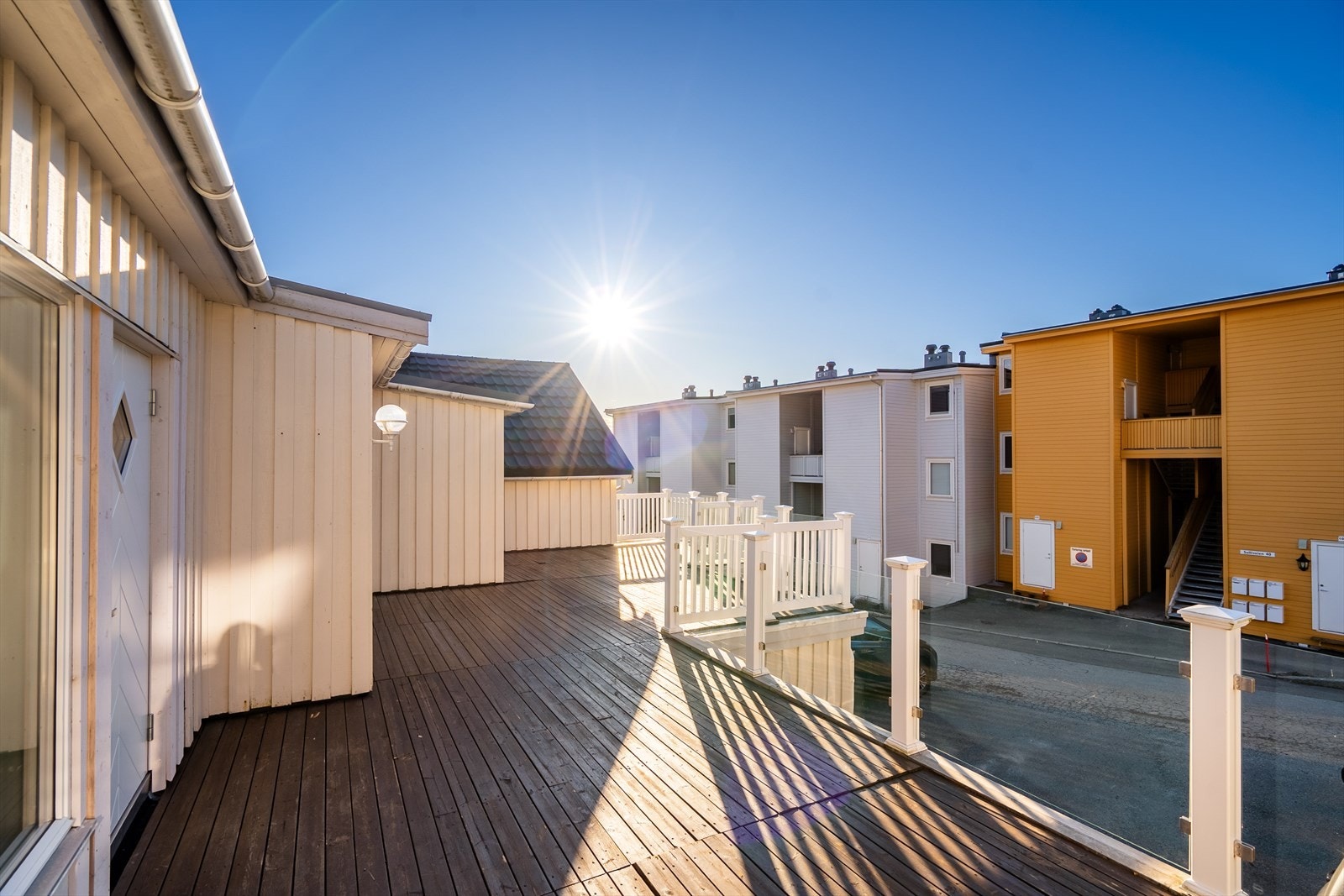 Balkong og entre til utleien. Galleribilde