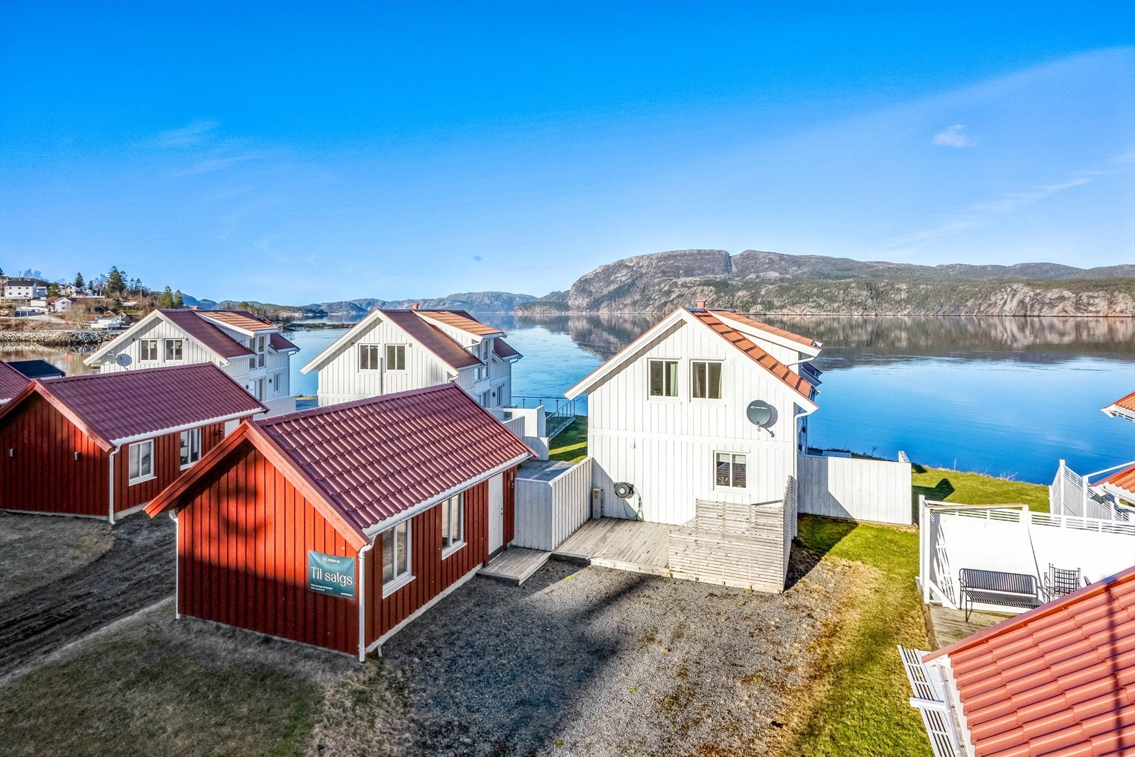 Avstand til Namsos ca 58 km og avstand til Steinkjer ca 77 km. Galleribilde