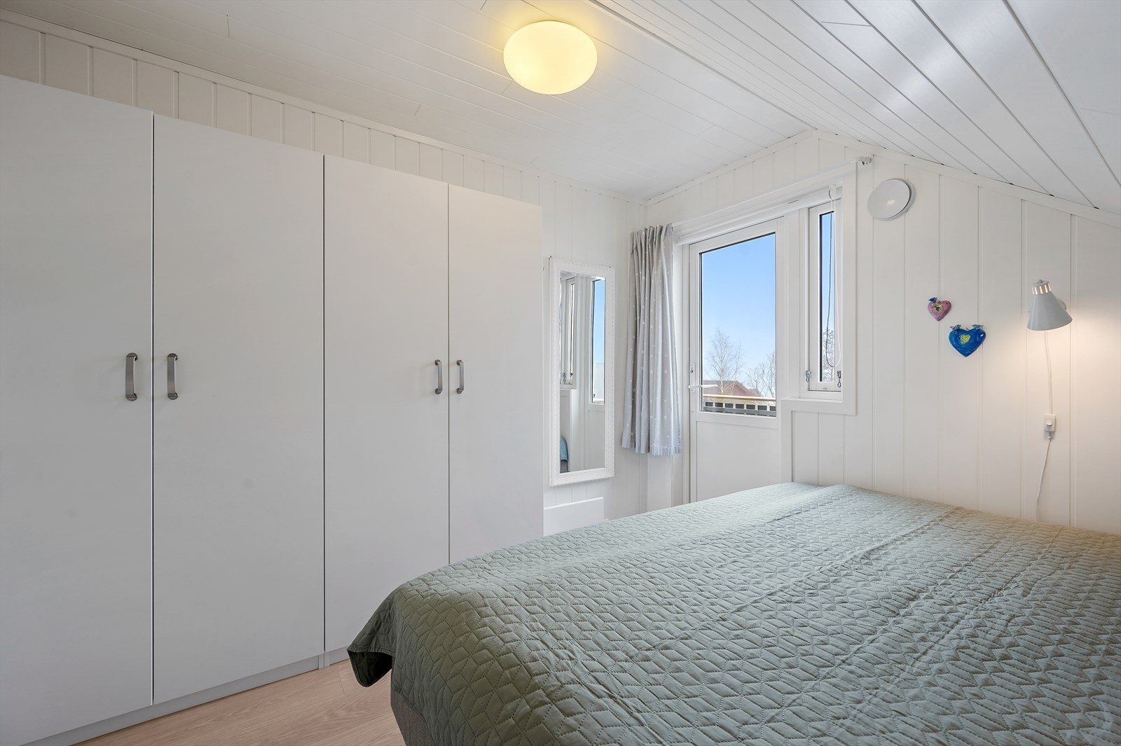 Hovedsoverom med utgang til ballkong. Galleribilde