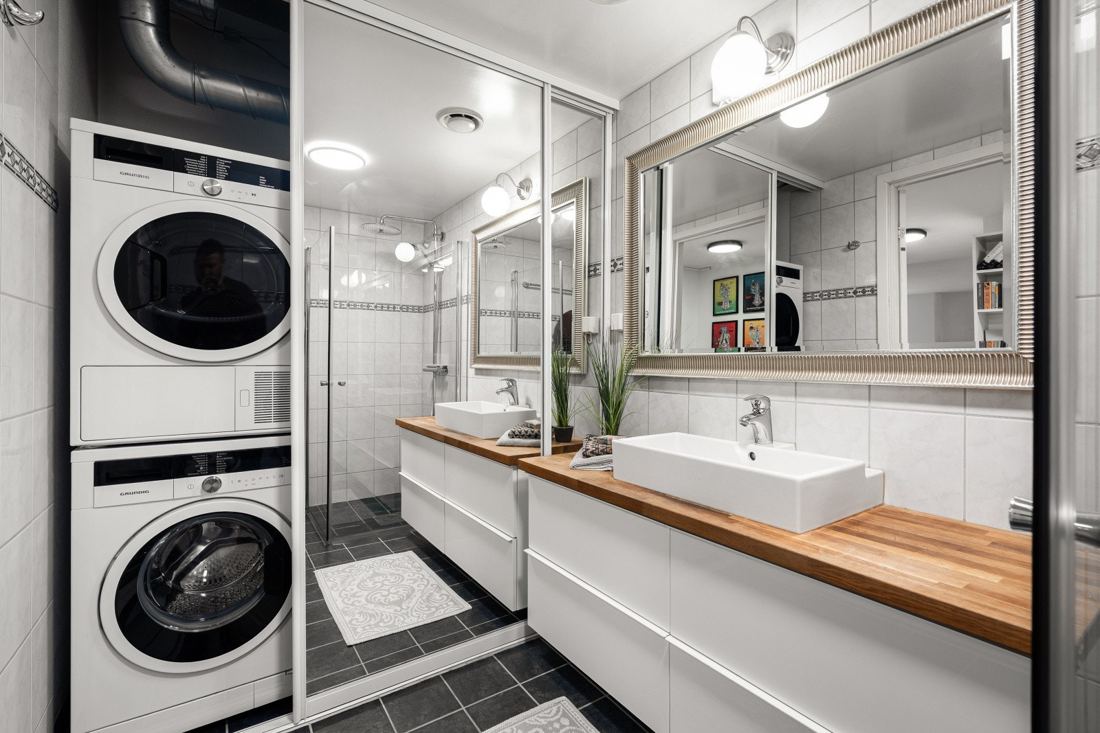 Smart vaskeromsløsning er plassert slik at de enkelt kan skjules når de ikke er i bruk. Galleribilde