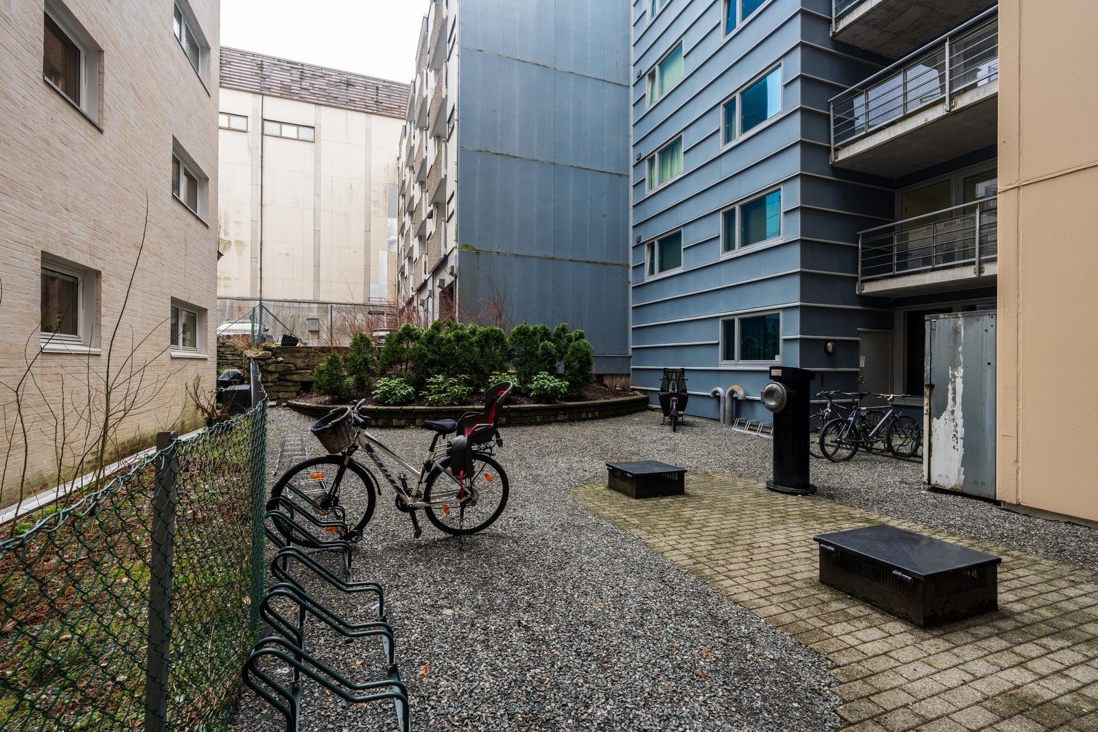 På fine dager kan den låses forsvarlig i den avstengte bakgården. Galleribilde